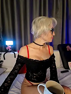 Milforja's sex show image