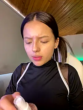 Sofia18_pinkk's sex show image