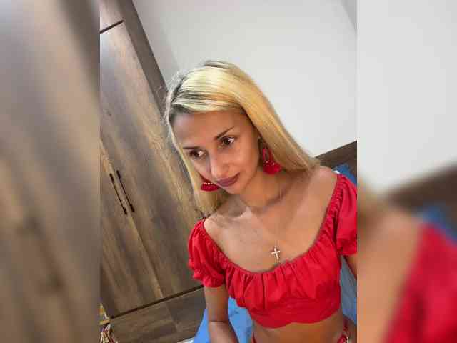 Изображение секс-шоу модели KiraWhite