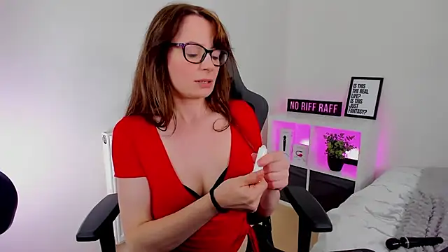 LucieWinters_UK's sex show image