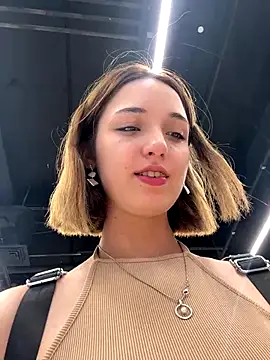 DollyTall's sex show image