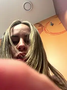 laarti's sex show image