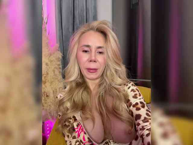 Изображение секс-шоу модели Lunesa