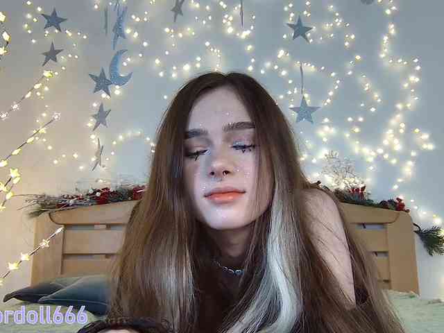 BrokenDoll666's sex show image