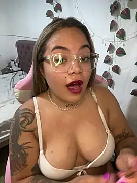 Изображение секс-шоу модели Lindalatina2001