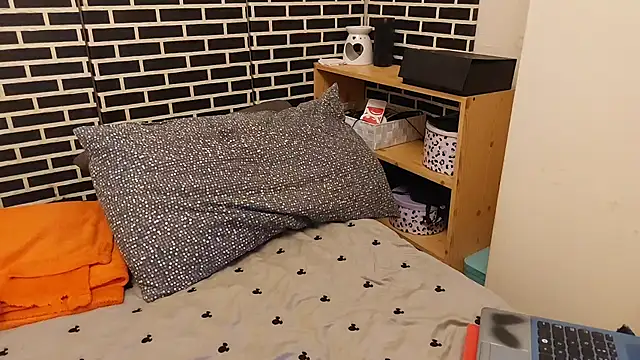 Spatgirl's sex show image