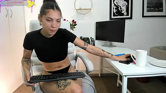 TattoedLexi_'s sex show image TattoedLexi_'s sex show image