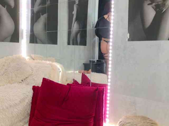 celia-chanel's sex show image celia-chanel's sex show image