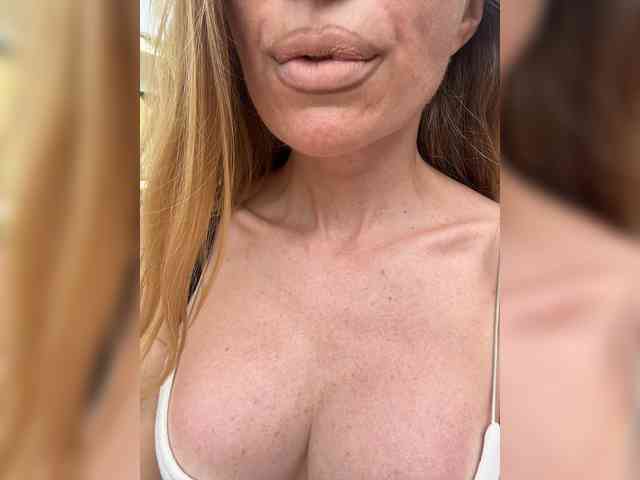 Sexshow-Bild von -AfricaYaa- Sexshow-Bild von -AfricaYaa-