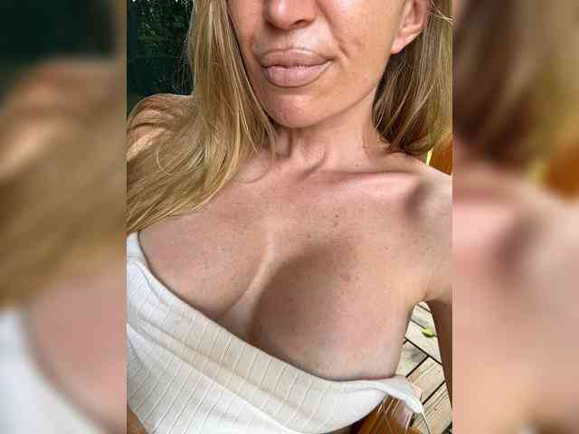 Sexshow-Bild von -AfricaYaa- Sexshow-Bild von -AfricaYaa-