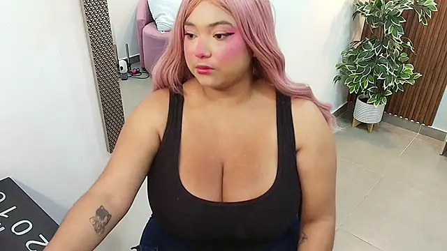 Kenya--Buhle's sex show image