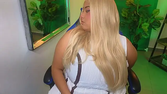 Kenya--Buhle's sex show image