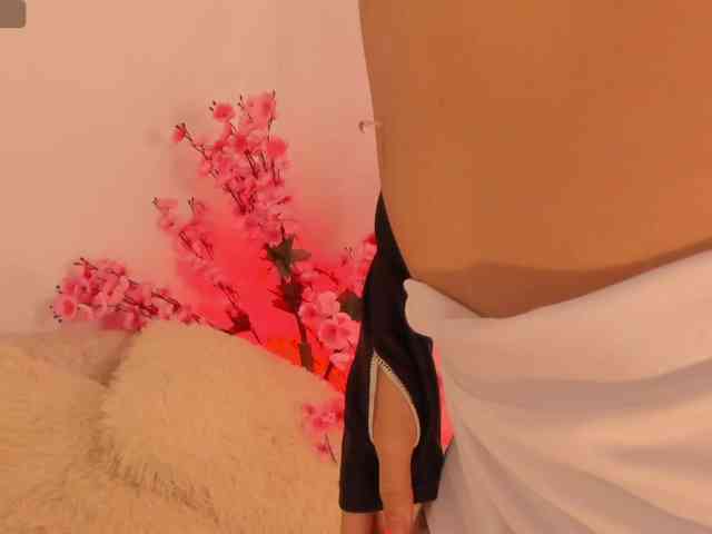 Skinnydoll1's sex show image