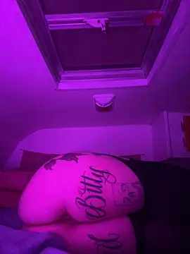 Sexshow-Bild von tatted-bitty