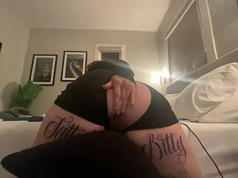Sexshow-Bild von tatted-bitty