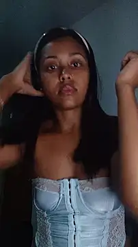 indiazinhabella27's sex show image