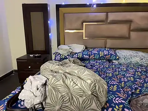 Hersheykaur's sex show image