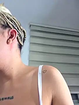 alaia_princess's sex show image