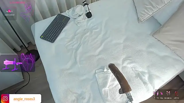 angiee_roses's sex show image