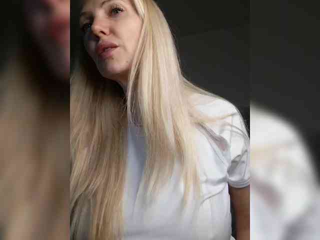 MonnaSky's sex show image