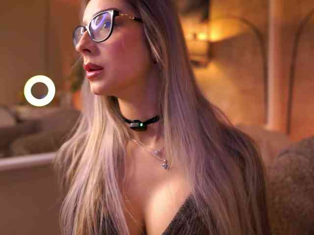 Изображение секс-шоу модели MaddieBryggs