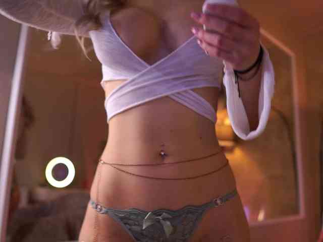 MaddieBryggs's sex show image