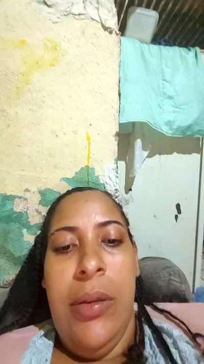 laryynife1's sex show image