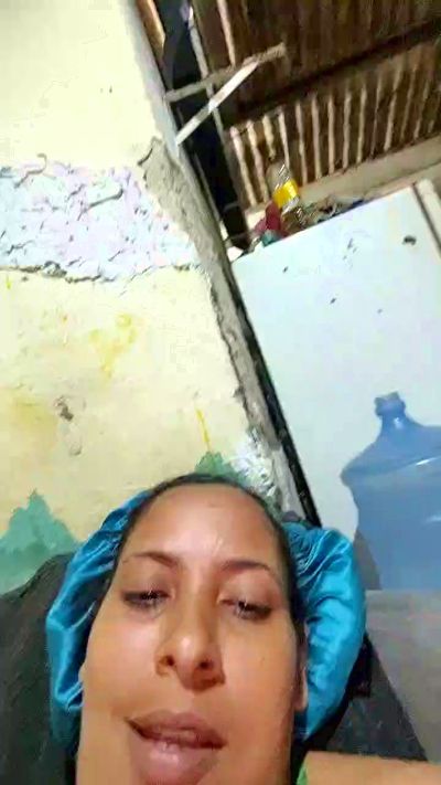 laryynife1's sex show image