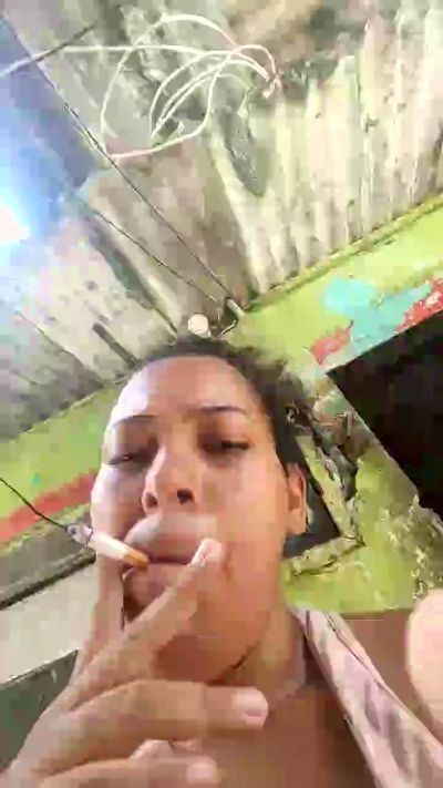 laryynife1's sex show image