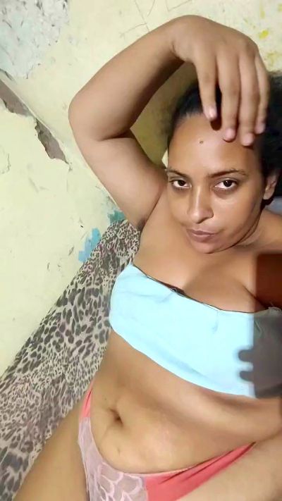 laryynife1's sex show image