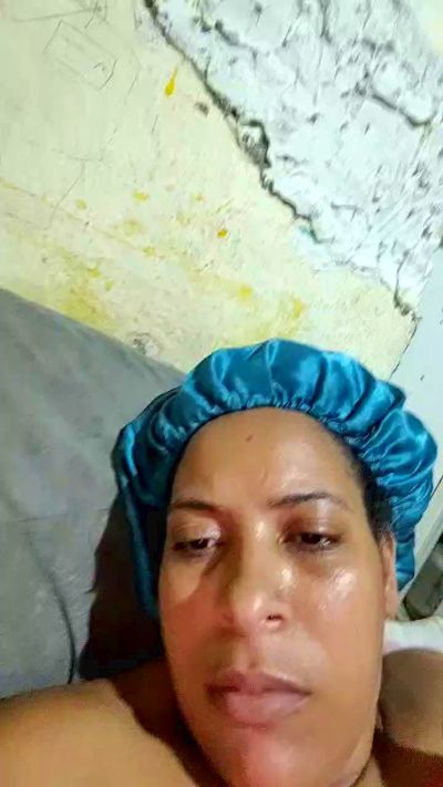 laryynife1's sex show image