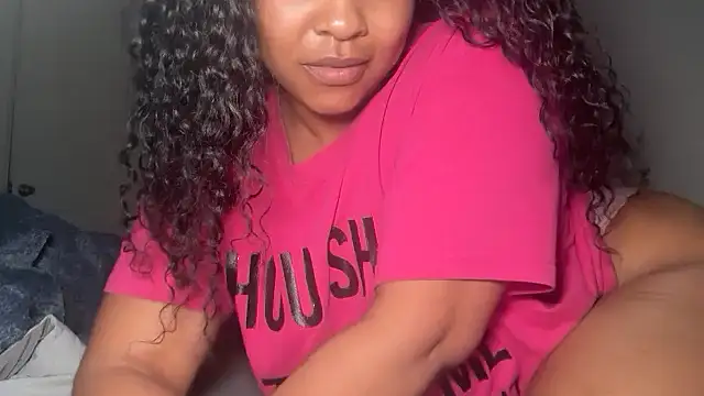 Yourmommysilk's sex show image
