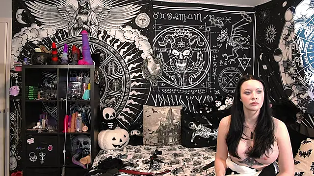 EVILYN's sex show image