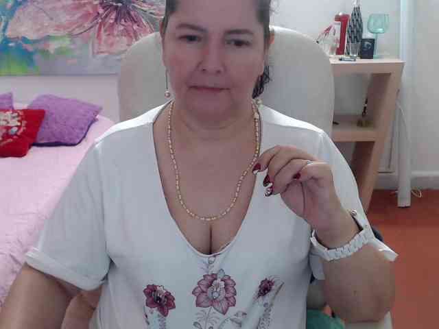 leonela's sex show image