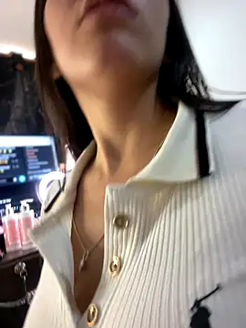 MiaJones21's sex show image