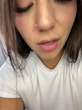 MiaJones21's sex show image