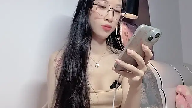 Lili-2's sex show image