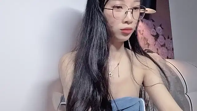 Lili-2's sex show image
