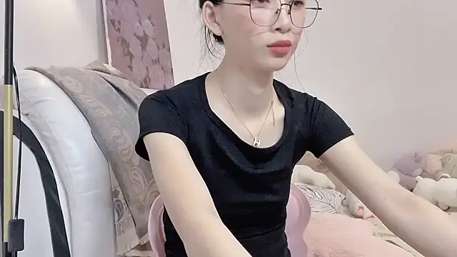 Lili-2's sex show image