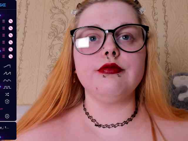 CrowDiamond's sex show image