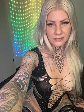 Изображение секс-шоу модели Tata-Ink