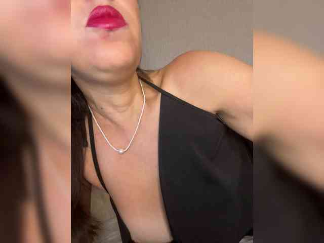 ElviraMilf's sex show image ElviraMilf's sex show image
