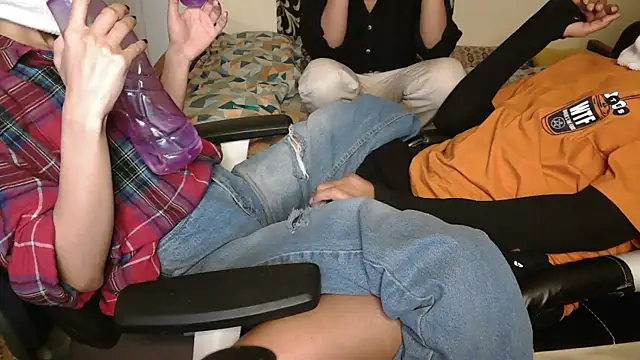 Sexshow-Bild von NaughtyThrouple007