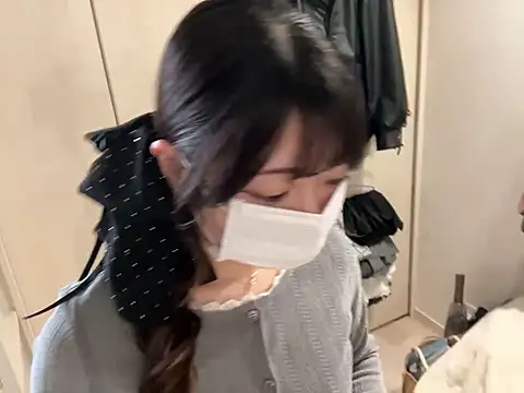 y-u-r-a-33's sex show image