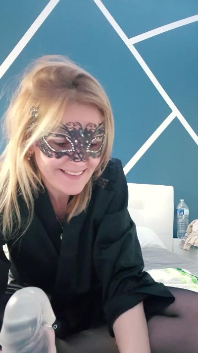 Bellemasquer's sex show image