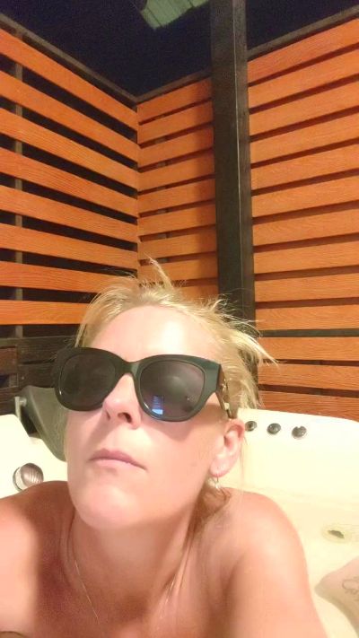 Bellemasquer's sex show image