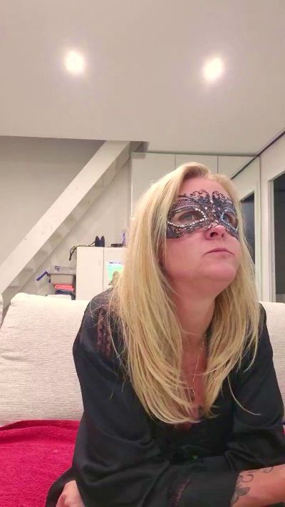 Bellemasquer's sex show image