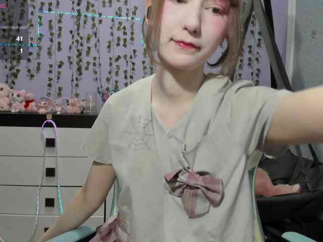 Mikka-Mi's sex show image
