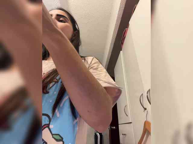 Изображение секс-шоу модели SallyeLeins