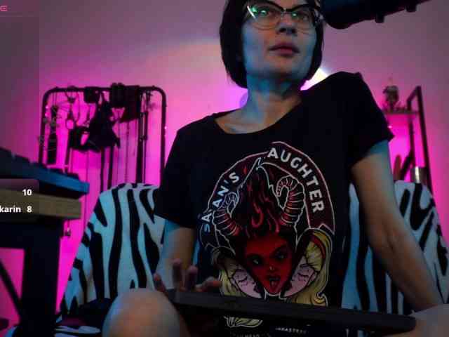 Изображение секс-шоу модели CyberGoddess Изображение секс-шоу модели CyberGoddess